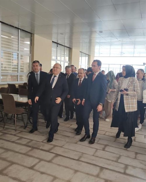 VALİMİZ SAYIN MUSTAFA TUTULMAZ ÇAYCUMA KYK YURDUNDAKİ DEPREMZEDE AİLELERİN KADINLAR GÜNÜNÜ KUTLADI
