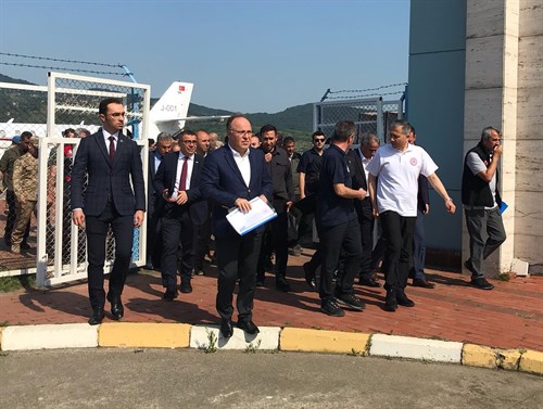 BAKAN YERLİKAYA SELDEN ETKİLENEN FİLYOS BELDESİNDEKİ VATANDAŞLARIMIZI ZİYARET EDEREK HASARLARI HAKKINDA BİLGİLER ALDI