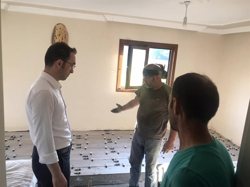 KAYMAKAM GÖZE, İSTASYON MAHALLESİNDE SELDEN ETKİLENEN AİLELERİMİZİ ZİYARET ETTİ