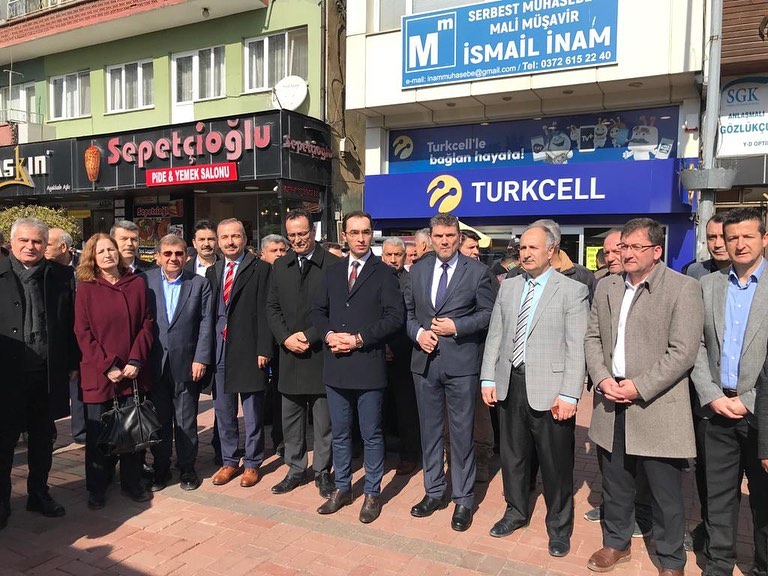 KAYMAKAMIMIZ SAYIN MEHMET GÖZE DEPREMZEDE VATANDAŞLARIMIZIN YARARINA DÜZENLENEN KERMESE KATILDI