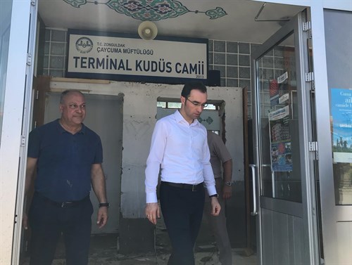 KAYMAKAM GÖZE ÇAYCUMA TERMİNAL CAMİİSİNDEKİ TADİLAT VE TEMİZLİK ÇALIŞMALARINI İNCELEDİ